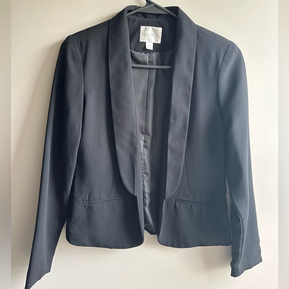 Decree black blazer, snatched and cropped